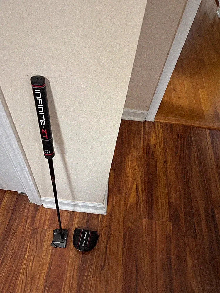 Wilson Golf Right-Hand Infinite Zero Torque The 606 34" Mallet Putter
