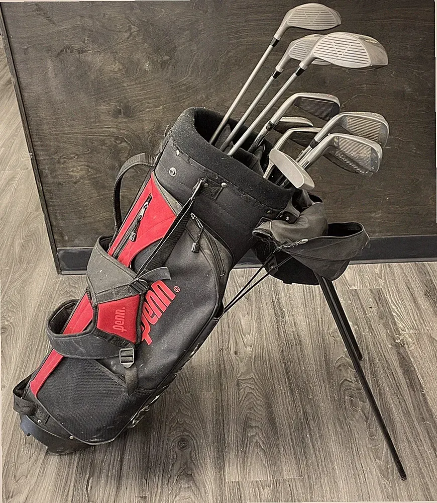WILSON SPORTING GOODS GOLF CLUB SET (B08002189)