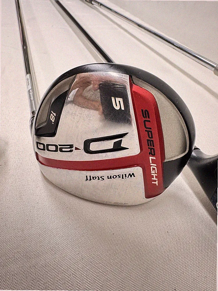 Wilson Staff D200 SuperLight 5-fairway wood With Graphite Shaft regular Flex RH