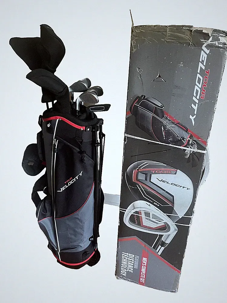 Wilson Tour Velocity Men's Right-Handed Golf Club Set with bag