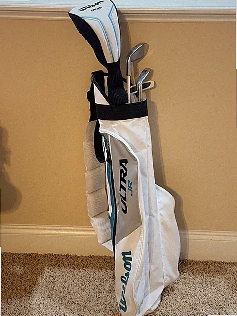 Wilson Ultra Jr. Golf Club Set Junior Driver Iron Wedge Putter with Bag