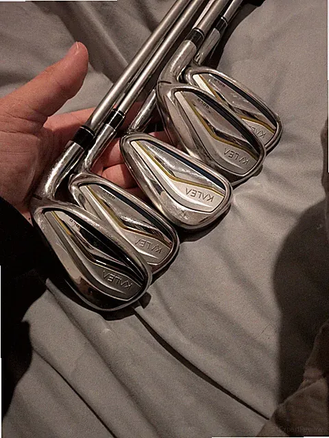 Women's Right Taylormade Kalea Gold iron set.7-SW.Graphite ladies