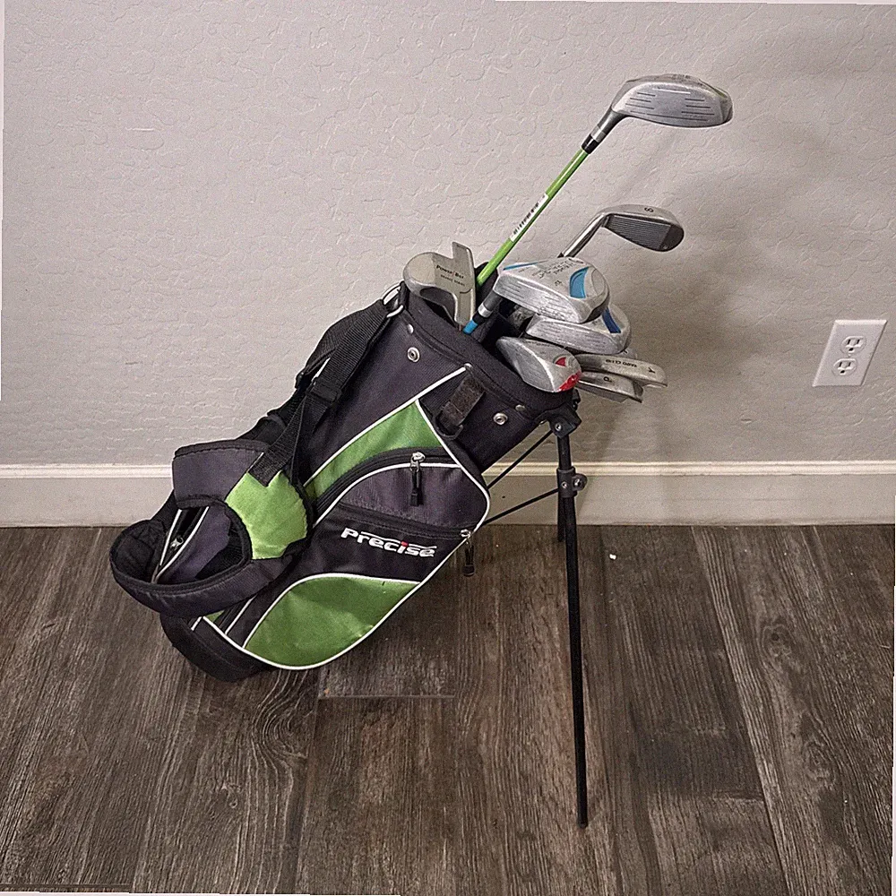Youth/Junior Golf Clubs RH & Carry Bag Read Description